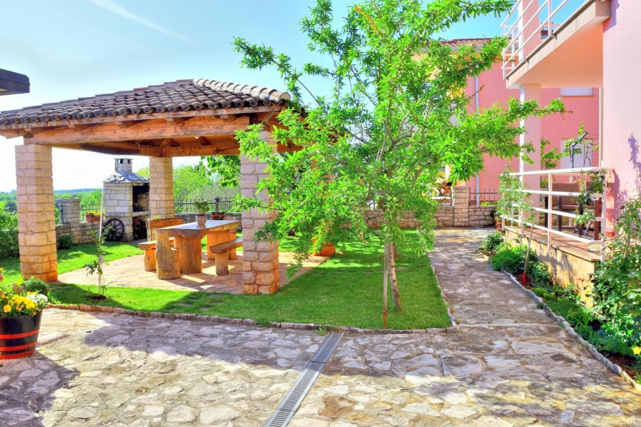 Apartment Domus Lauri Umag Exterior photo