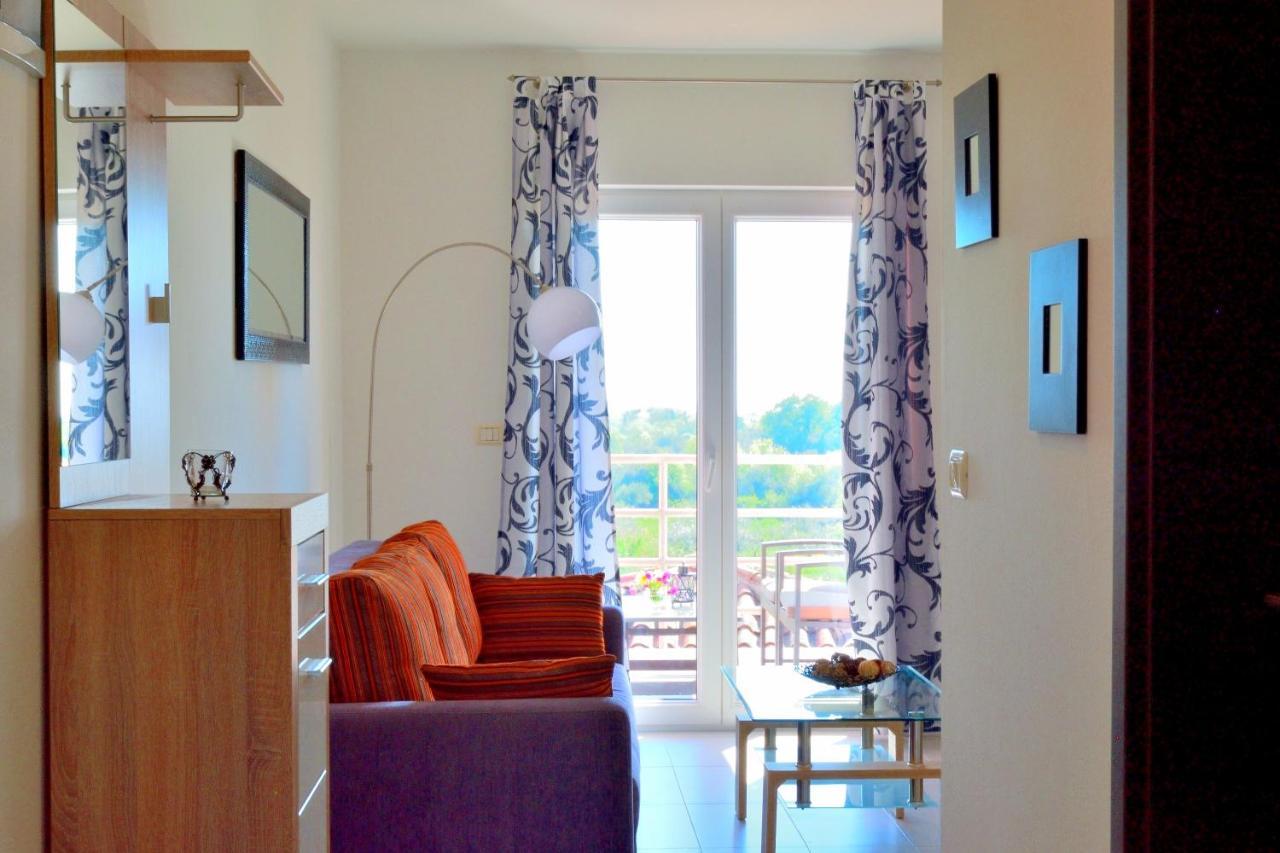 Apartment Domus Lauri Umag Exterior photo